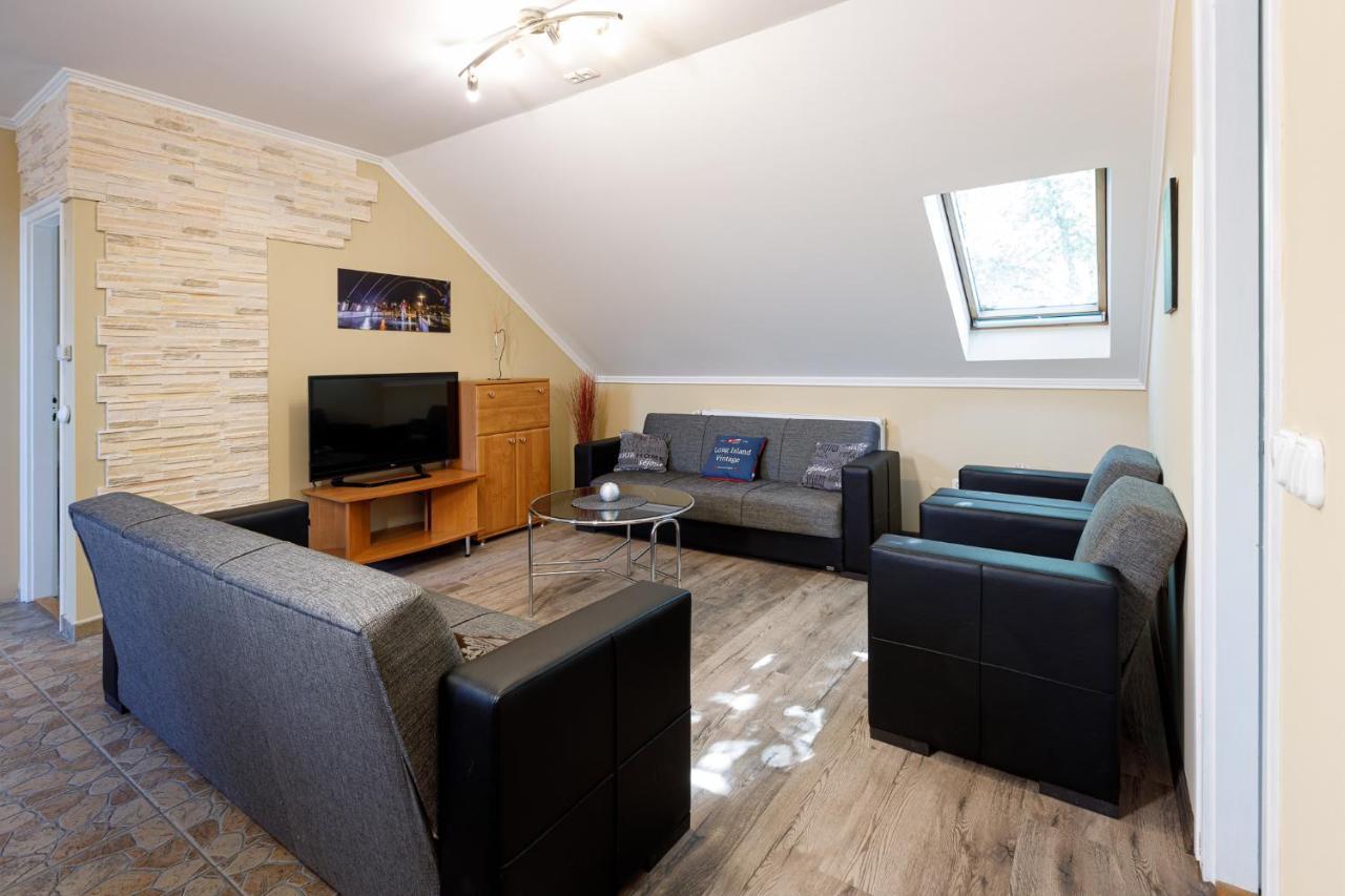 Central Apartman Гюла Екстериор снимка