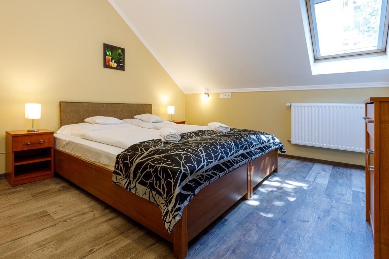 Central Apartman Гюла Екстериор снимка