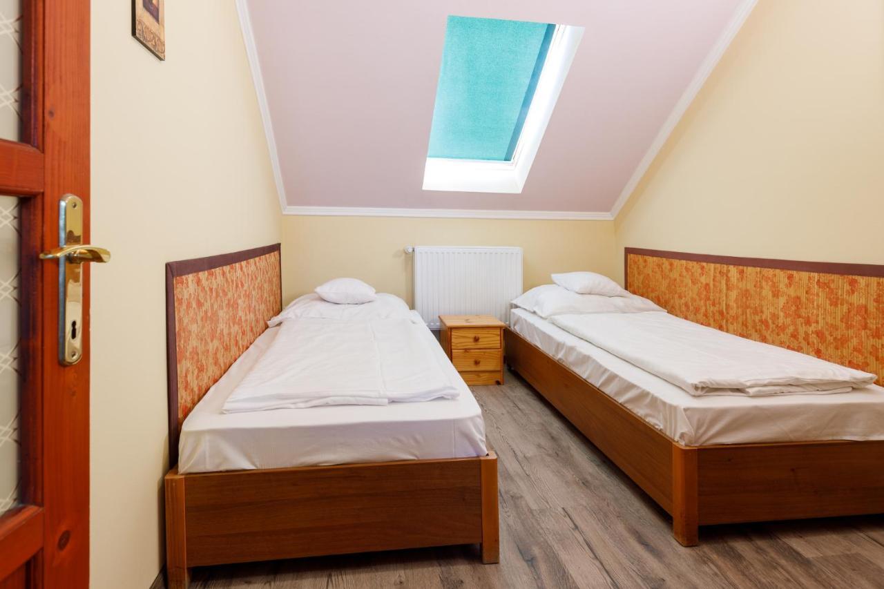 Central Apartman Гюла Екстериор снимка