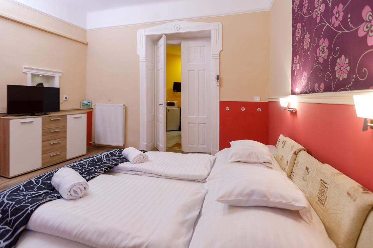 Central Apartman Гюла Екстериор снимка