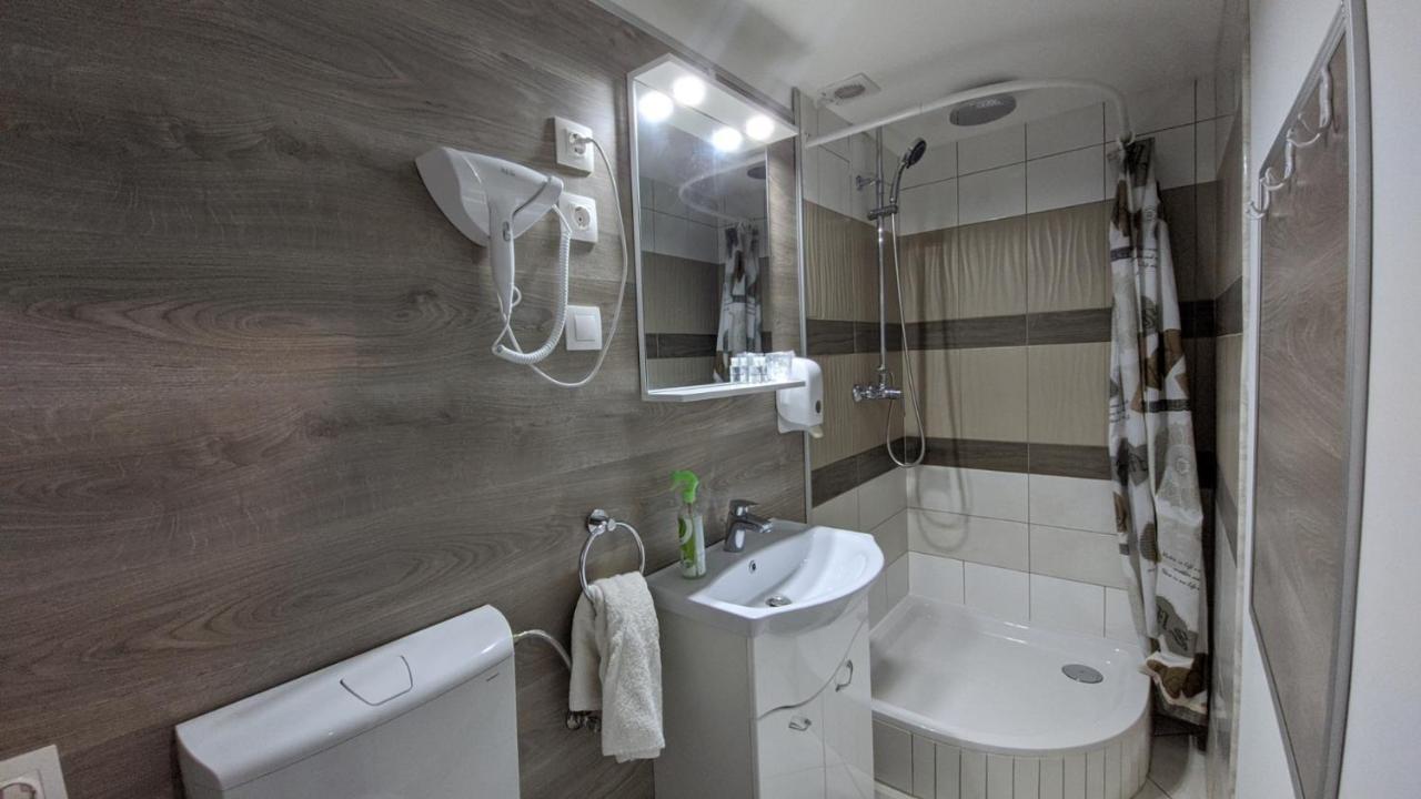 Central Apartman Гюла Екстериор снимка