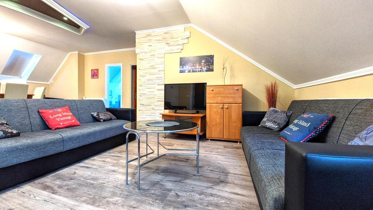 Central Apartman Гюла Екстериор снимка