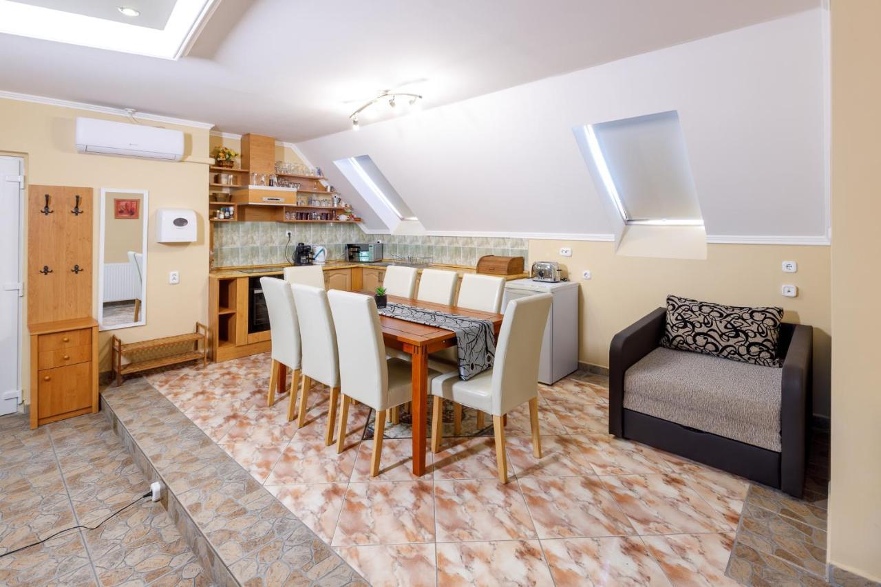 Central Apartman Гюла Екстериор снимка