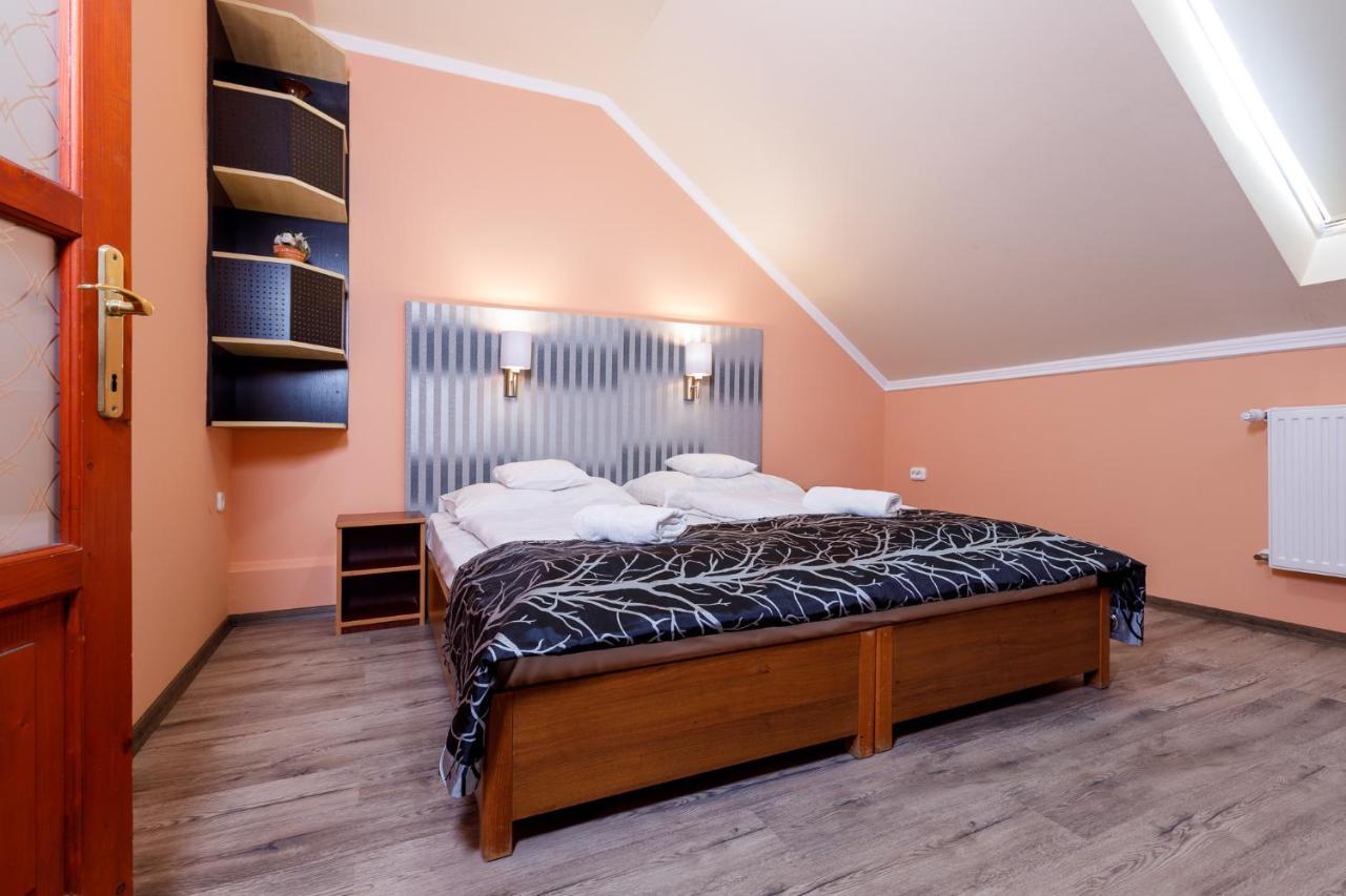 Central Apartman Гюла Екстериор снимка