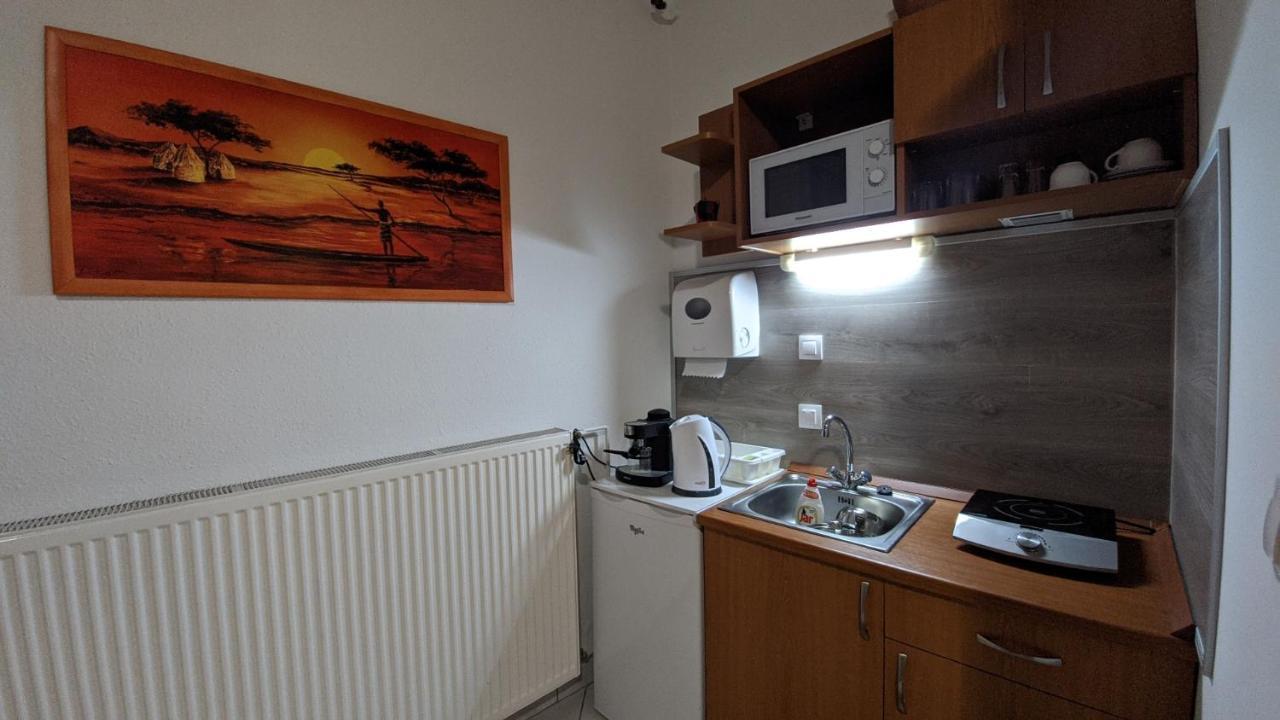 Central Apartman Гюла Екстериор снимка