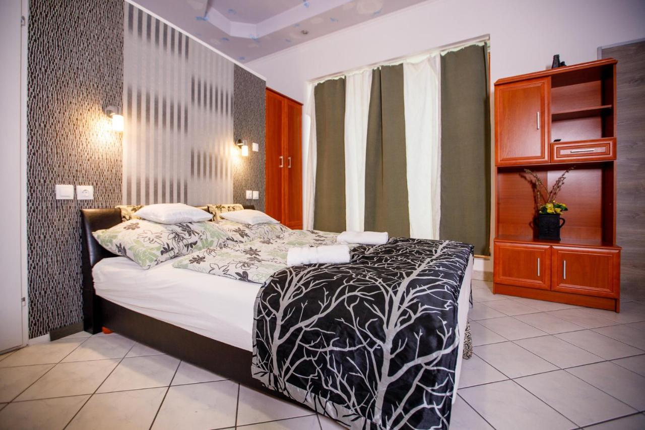Central Apartman Гюла Екстериор снимка