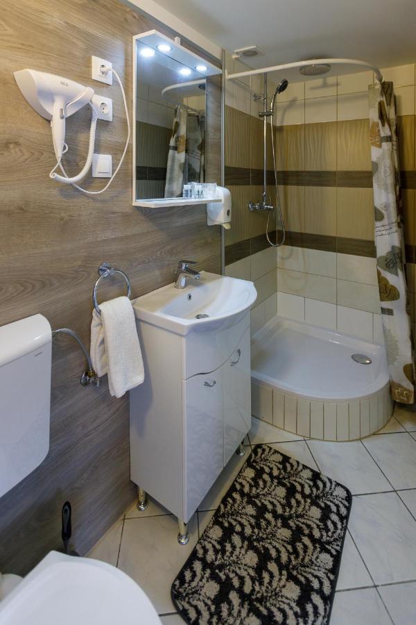 Central Apartman Гюла Екстериор снимка