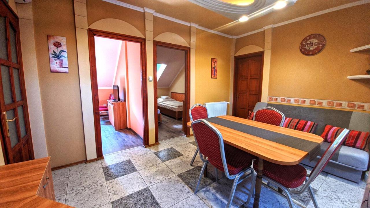 Central Apartman Гюла Екстериор снимка