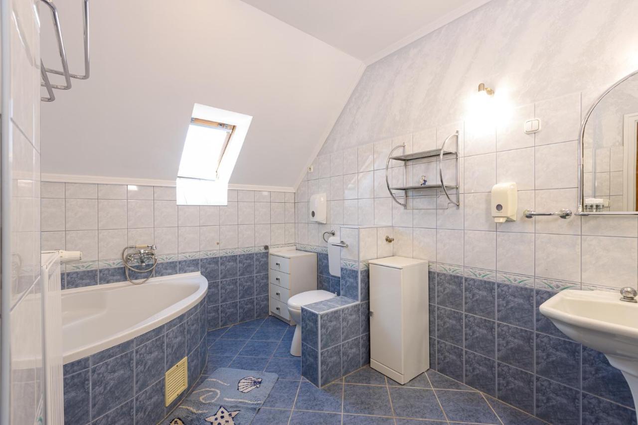 Central Apartman Гюла Екстериор снимка