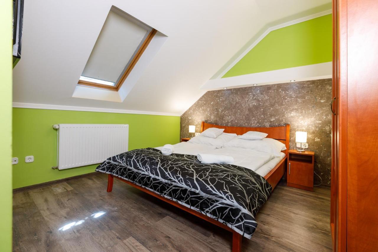 Central Apartman Гюла Екстериор снимка