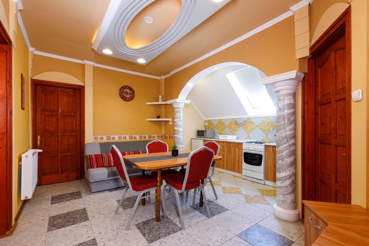 Central Apartman Гюла Екстериор снимка