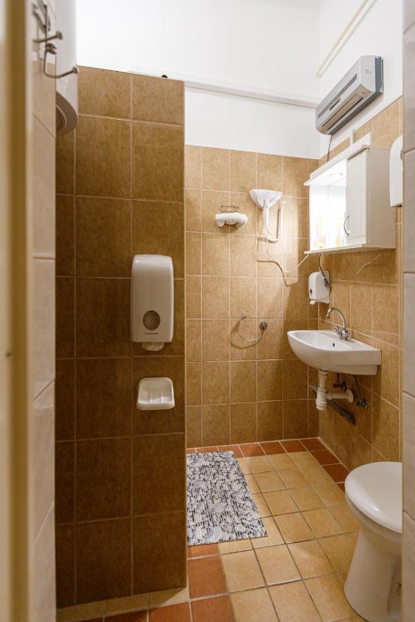 Central Apartman Гюла Екстериор снимка