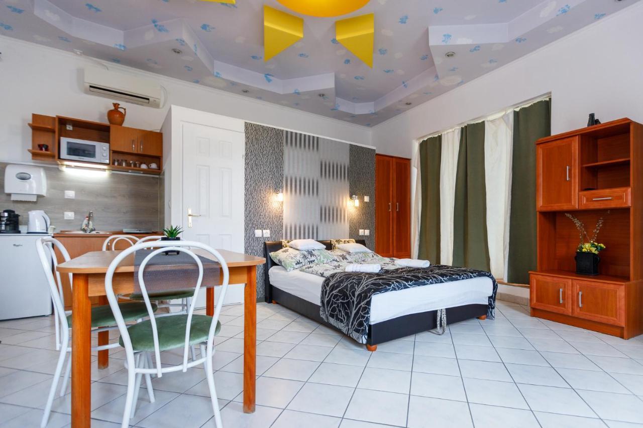 Central Apartman Гюла Екстериор снимка