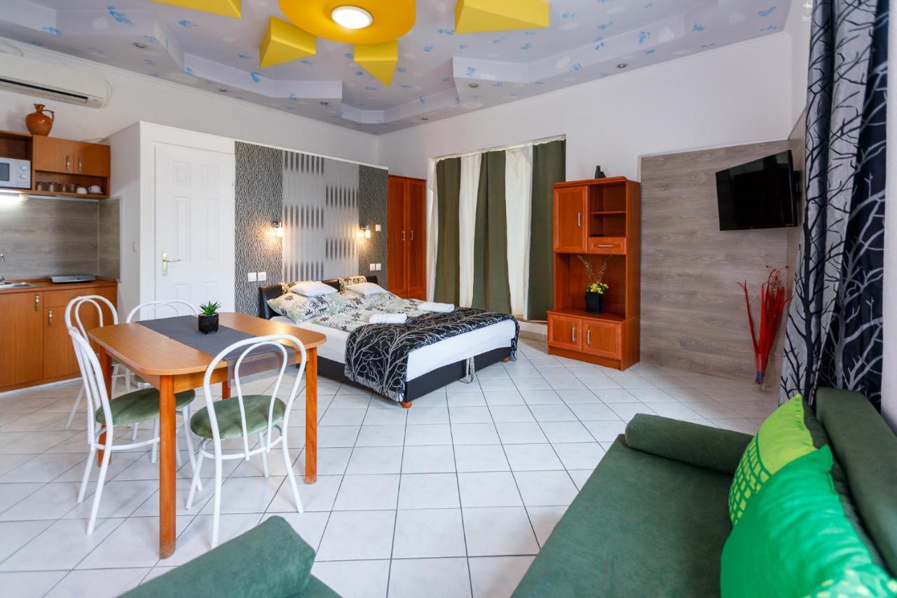 Central Apartman Гюла Екстериор снимка