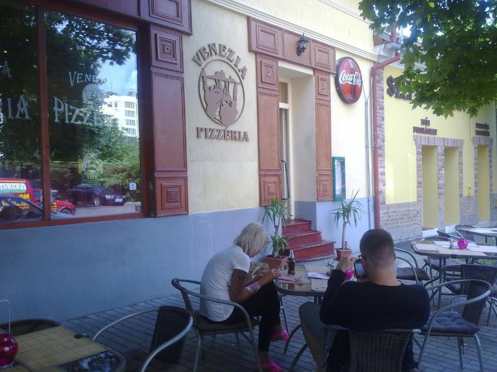 Central Apartman Гюла Стая снимка
