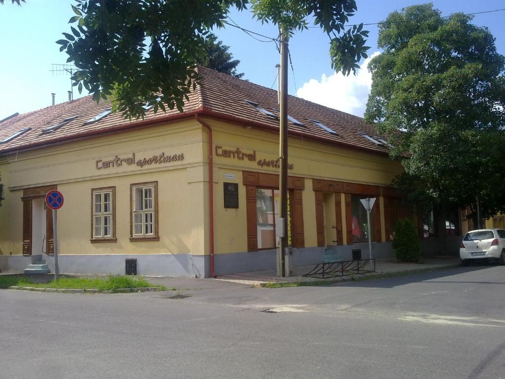 Central Apartman Гюла Стая снимка