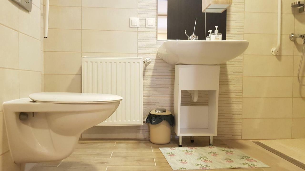 Central Apartman Гюла Екстериор снимка